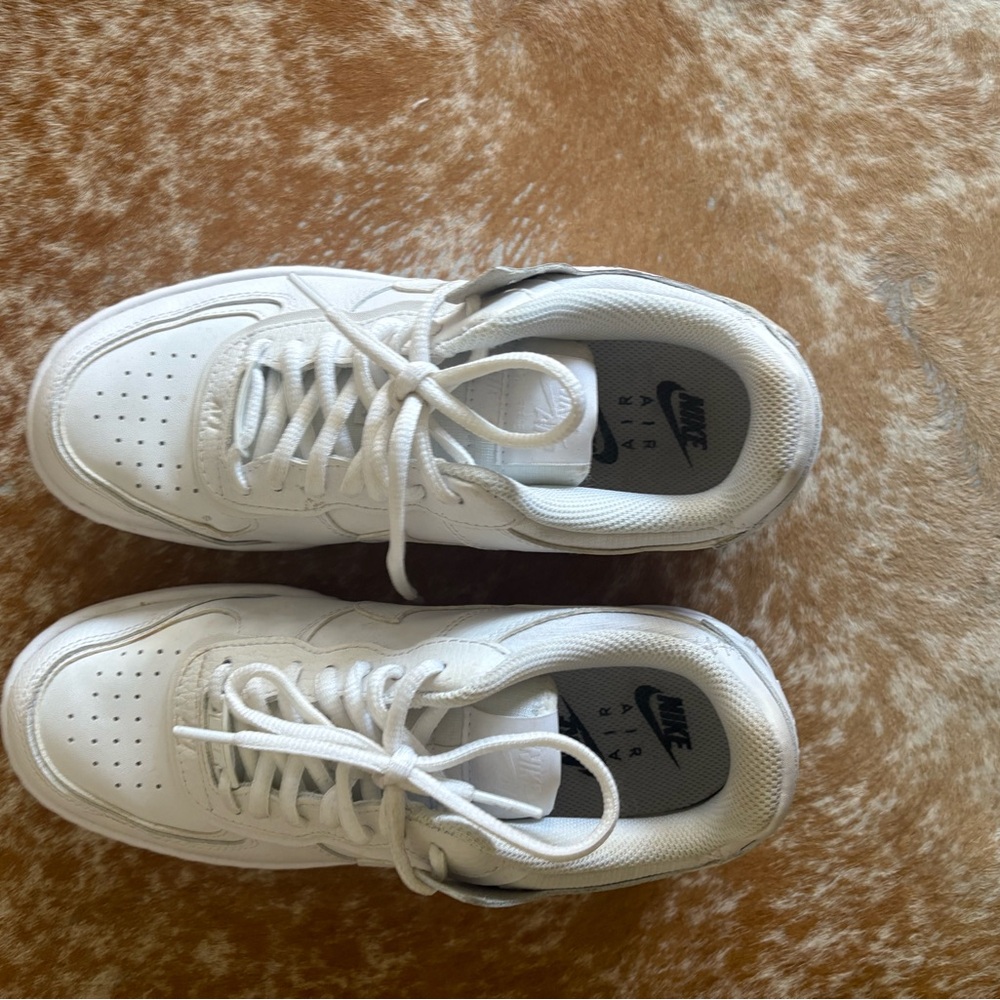 Nike White Women's Sneakers - Picture 5 of 5